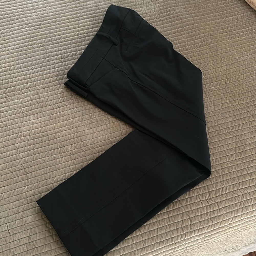 Lilly Pulitzer black crop pant. Size 2. Like new